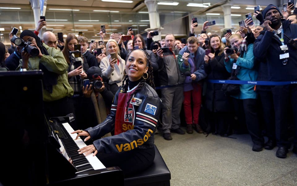 Alicia Keys stuns commuters with surprise performance at St Pancras
