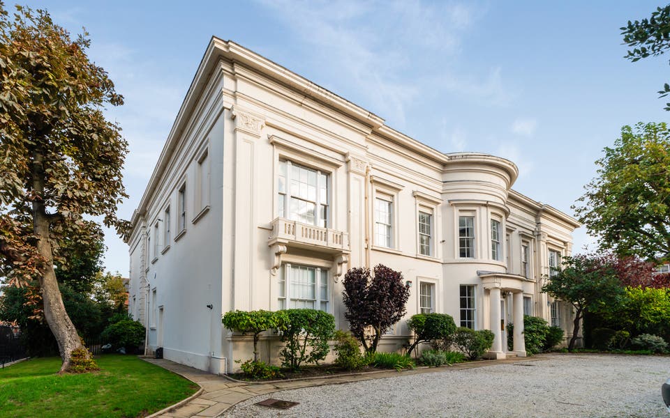 Flat in 'last surviving' Battersea mansion for sale for £850k