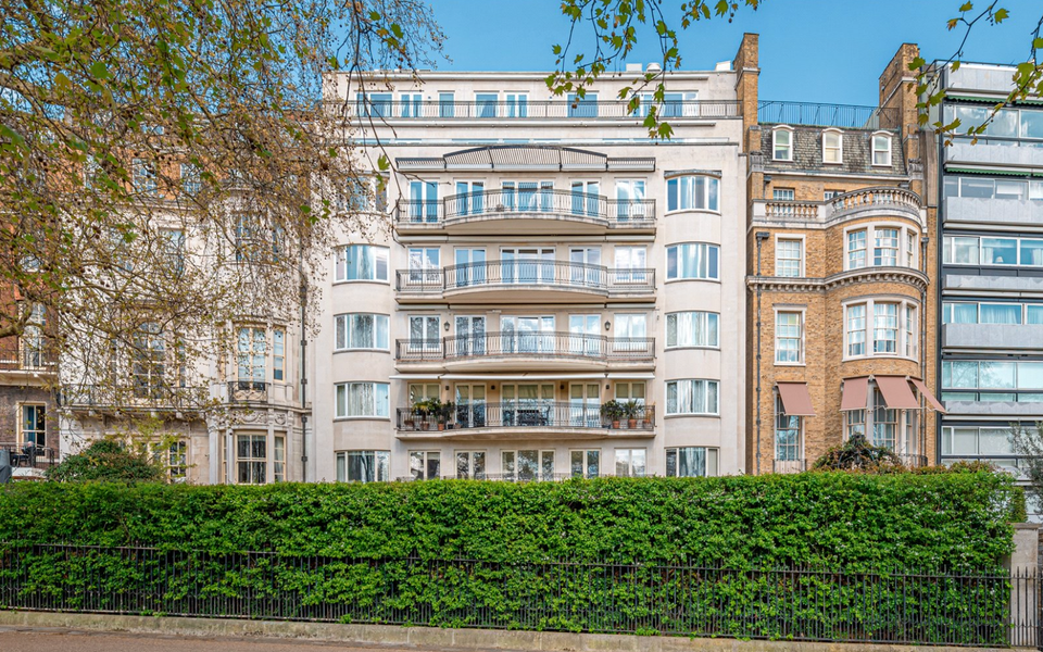 Sale of unmodernised apartment sets new price record for Mayfair
